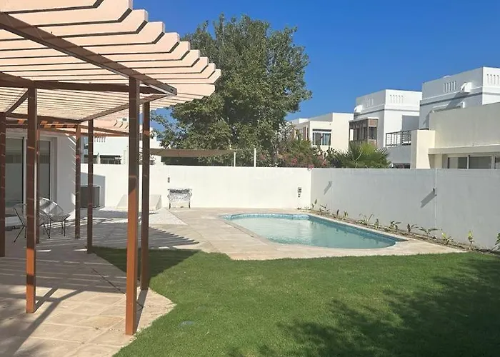 Luxury 4 Bedroom Private Pool Villa At The Wave